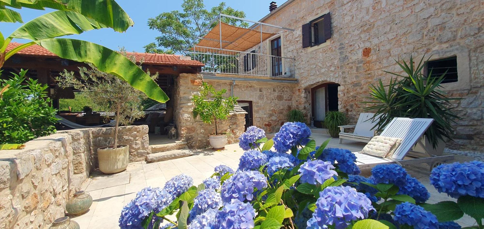 Hvar Stone Villa With Pool Vrbanj